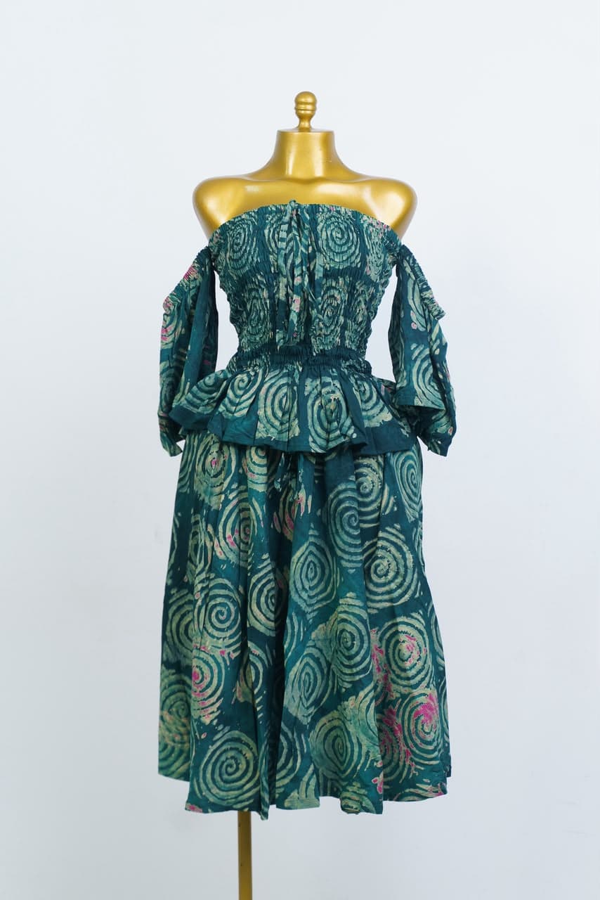 Pièce LW03 — Bustier & jupe volantée · vert émeraude, motifs spirales
